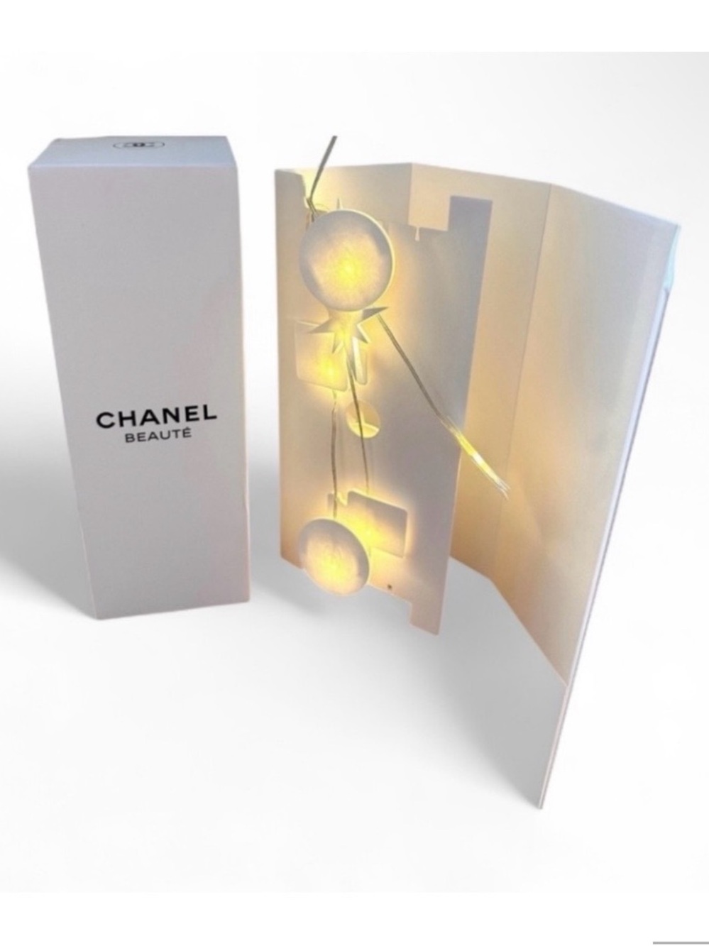 CHANEL Beauté Illuminating Lights Decor